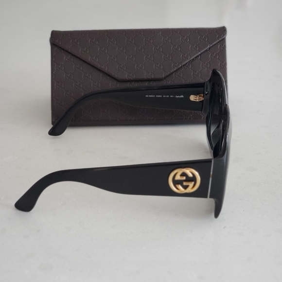 Black Gucci sunglasses purchased in 2017 - Picture 3 of 6